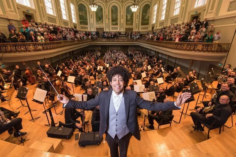 Major orchestra. Ольстерский симфонический оркестр. Ирландский симфонический оркестр. Симфонический оркестр Белфаст. Юльстер оркестр Северная Ирландия.