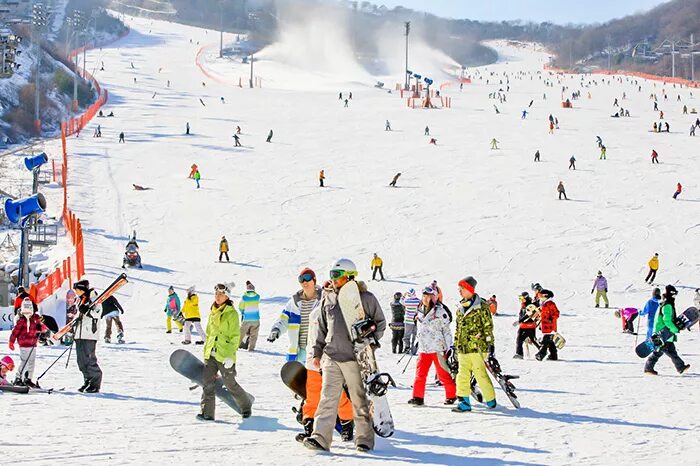 Северная корея горнолыжный курорт. Ёнпхён горнолыжный курорт. Южная Корея лыжные курорты. Горнолыжный туризм в Корее. Горные лыжи в Корее.