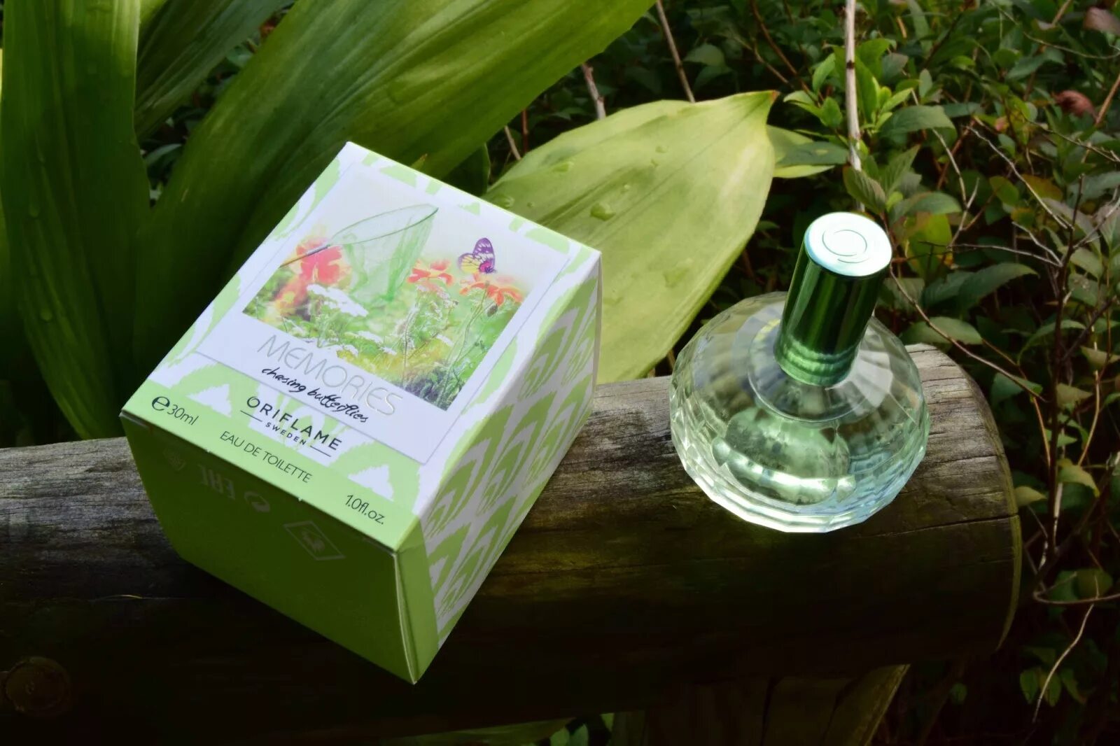 Туалетная вода меморис орифлейм. Туалетная вода memories oriflame. Туалетная вода memories flirting under fireworks. Орифлейм духи меморис. Вода меморис орифлейм.
