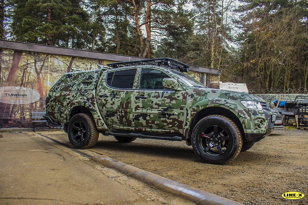 Раптор хаки. Mitsubishi l200 Раптор камуфляж. Мицубиси л 200 хаки. Митсубиси l200 в камуфляже. Митсубиси л200 камуфлированный.