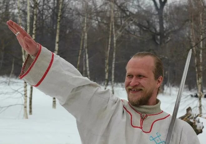 Старорусское приветствие. Славянское приветствие. Древнеславянское приветствие. Приветствие солнца у славян. Славянское приветствие рукой.