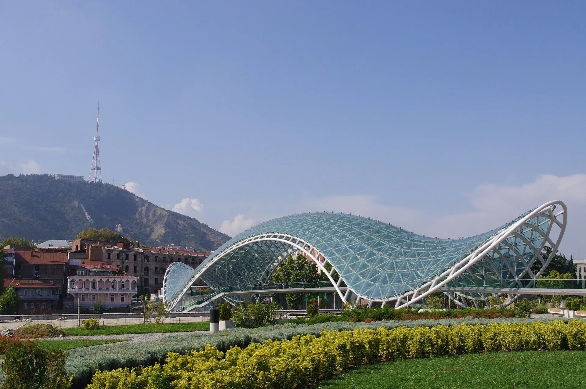 Tbilisi city. Тбилиси Джорджия. Грузия Тбилиси достопримечательности. Arch Tower Тбилиси.