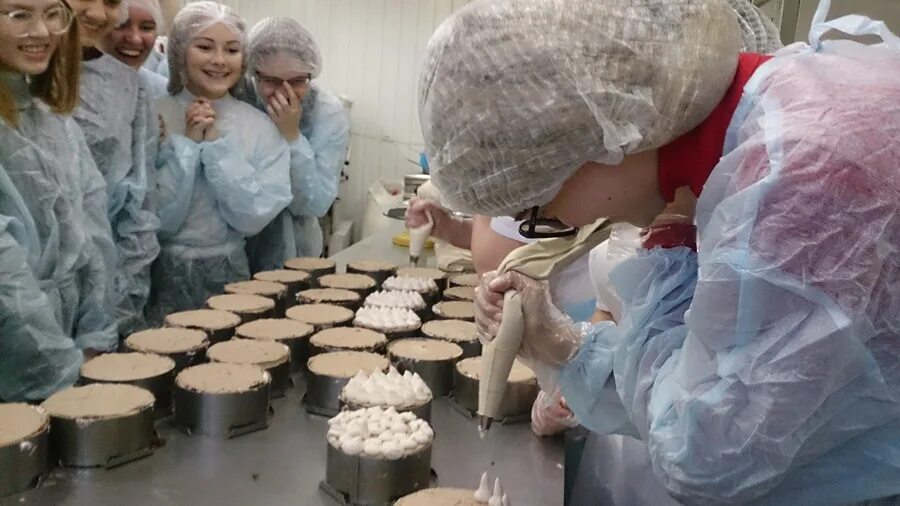 кондитер в бегах. кондитер в бегах. джозеф ламберт кондитер. ренат агзамов кондитер на пятнице. кондитер в бегах.