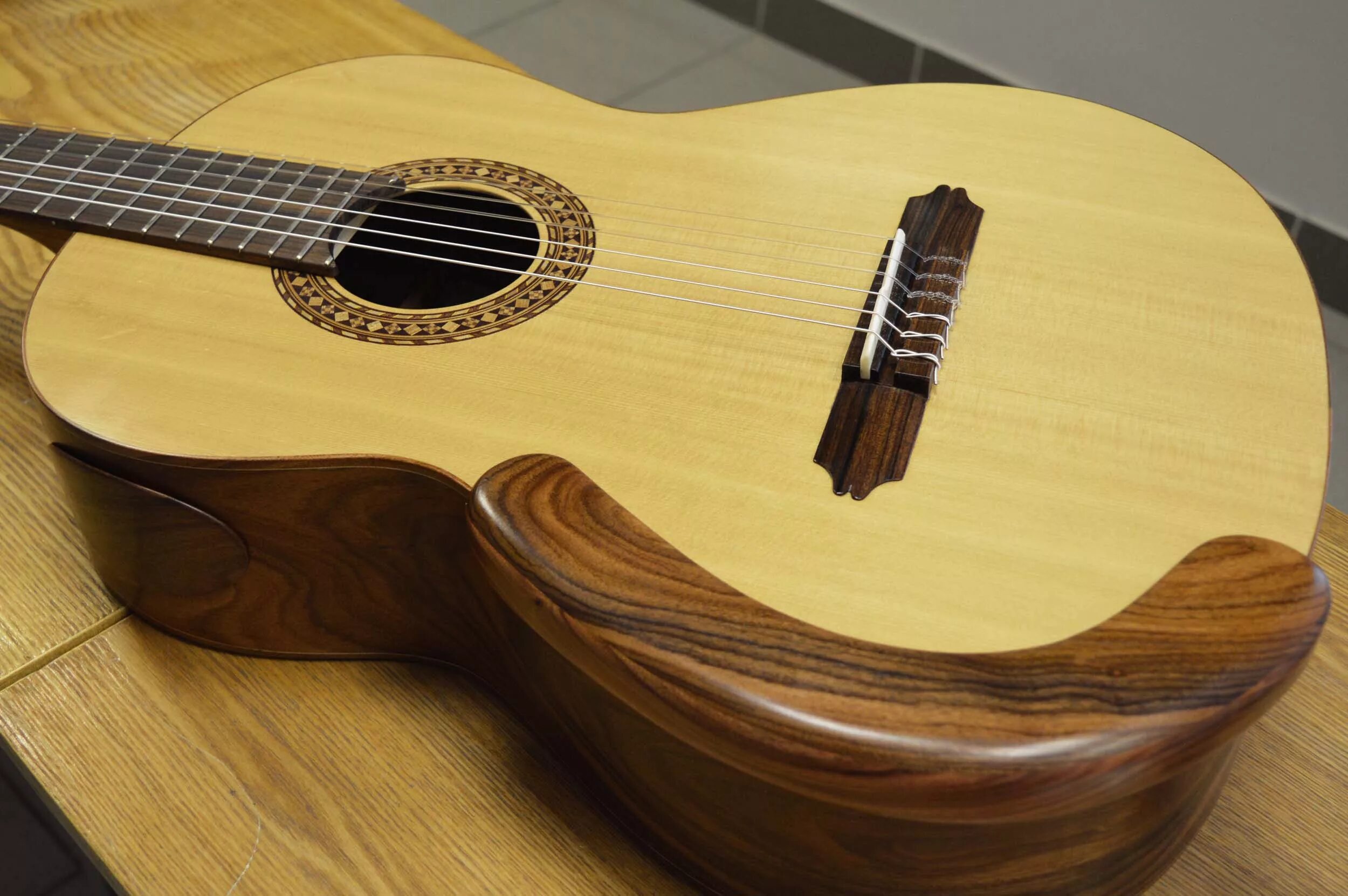 Гитара санкт-петербург производство. Ремонт гитары в санкт петербурге. Починить гитару спб. Ремонт гитары в санкт петербурге. Садовая гитар.