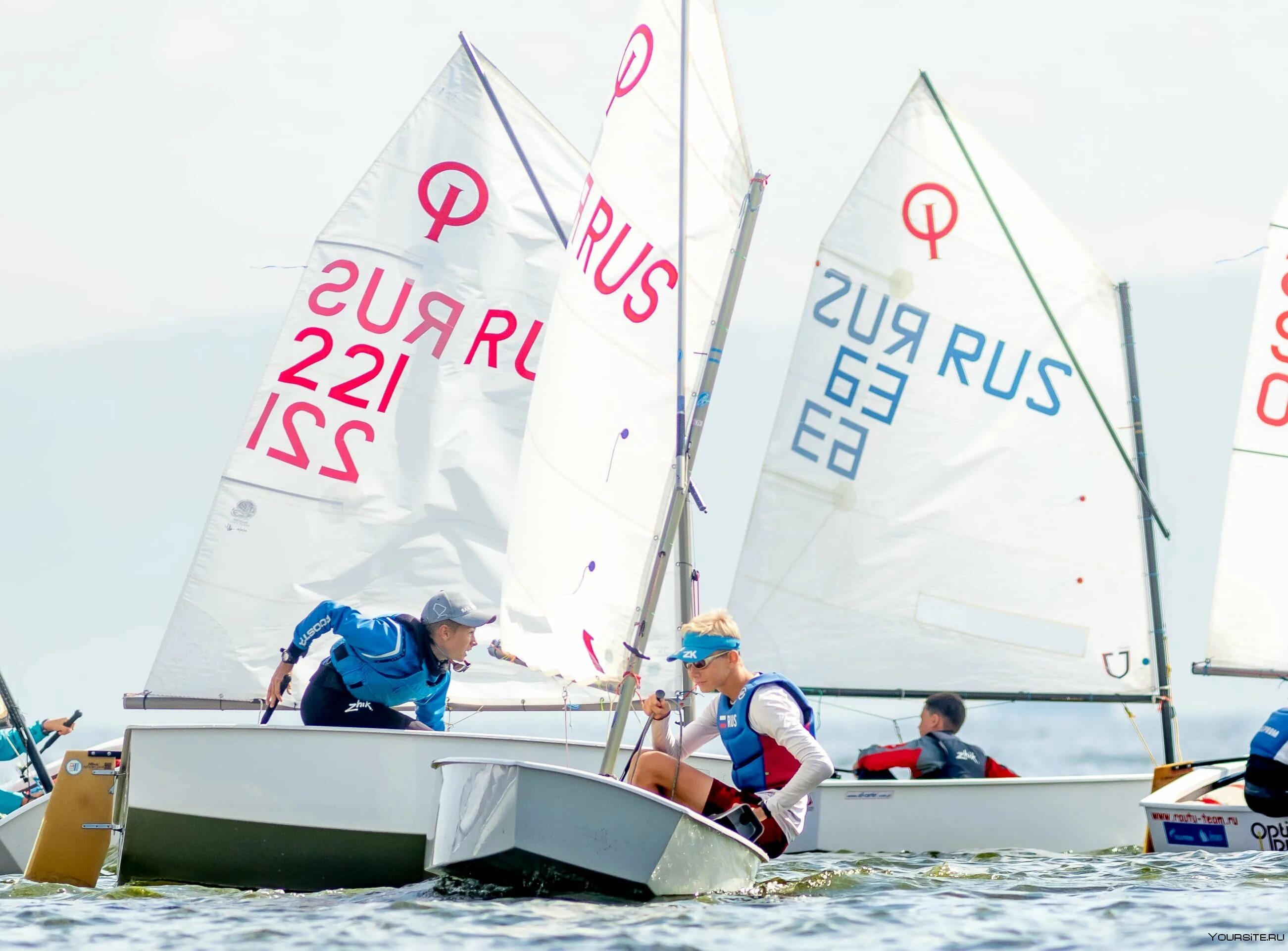Оптимист 8. Тренерский катер парусный спорт. Оптимист яхта гонки. Оптимист 8. Оптимист 8.