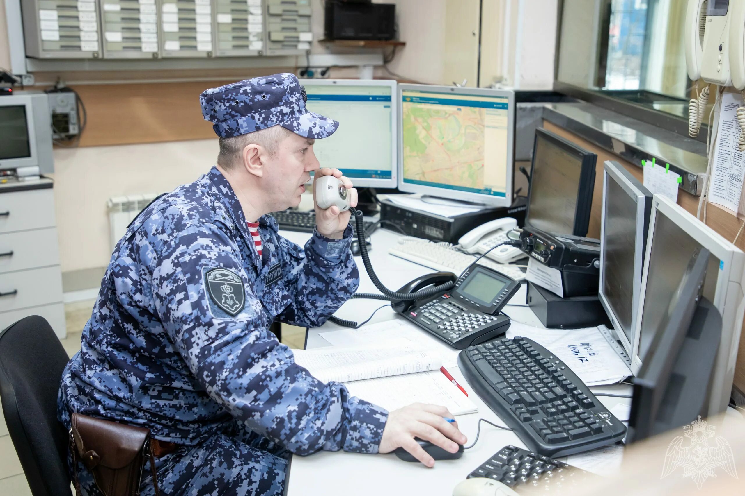 Оперативный дежурный обязан. Пульт ПЦО ово. Пульт ПЦО вневедомственной охраны. Вневедомственная охрана Псков. Вневедомственная охрана Москва Росгвардия.