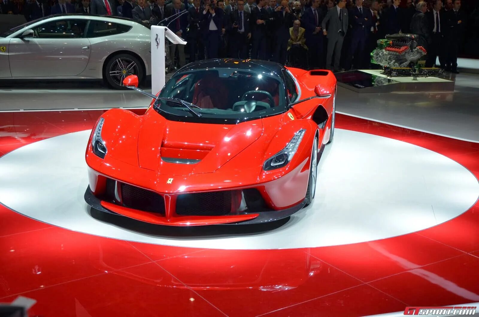 Феррари ла феррари аперта. Феррари лошадиные силы. Ferrari ф12 берлинетта. Феррари сколько лошадей. Феррари лаферрари обзор.