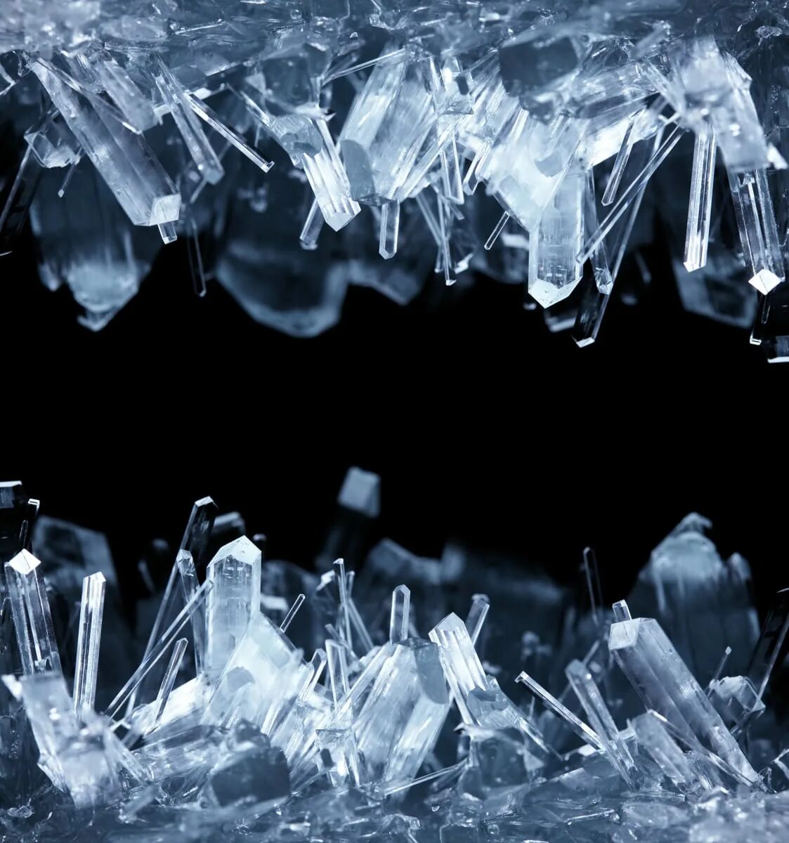 Кристаллы льда. Итальянский хрусталь cristallo 24 pbo. Дятьковский хрусталь завод. Холодный хрусталь. Бокалы для шампанского богемия холодные цветы.