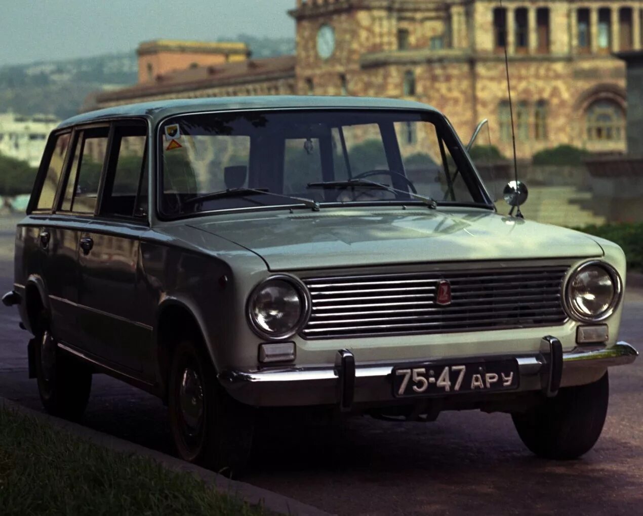 Машина жигули 2. Ваз-2102 «жигули». ваз (lada) 2102. ваз 2102 универсал. ваз 2101 и 2102.