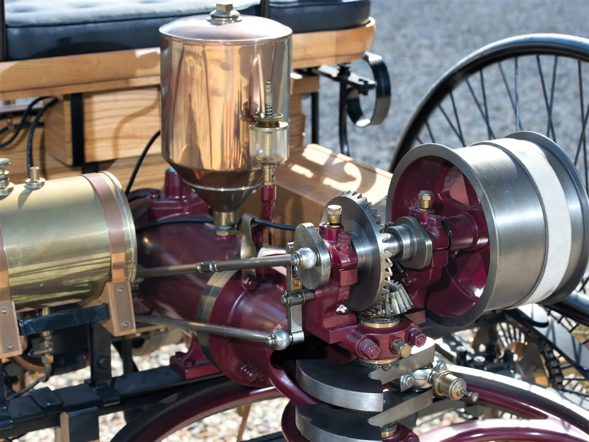 Первый автомобиль внутреннего сгорания. Benz Motorwagen 1886 двигатель. 1886 Benz Patent-Motorwagen мотор. Benz Patent-Motorwagen двигатель.