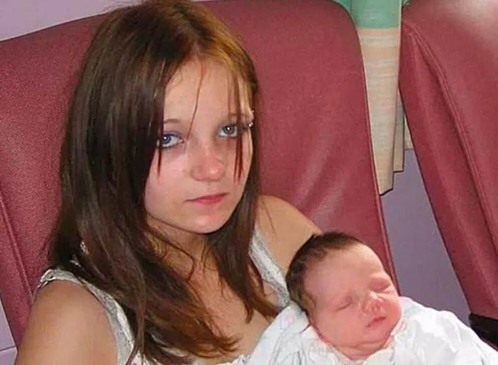 Жительница мали родила 9. Многодетная мать. Счастливая многодетная мама. Маленькие дети беременные. Семья 9 детей.