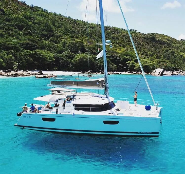 Катамаран lagoon на сейшелах. Сейшелы на катамаране. Катамаран sea fisher 550. Катамаран lagoon 50. Катамаран lagoon на сейшелах.