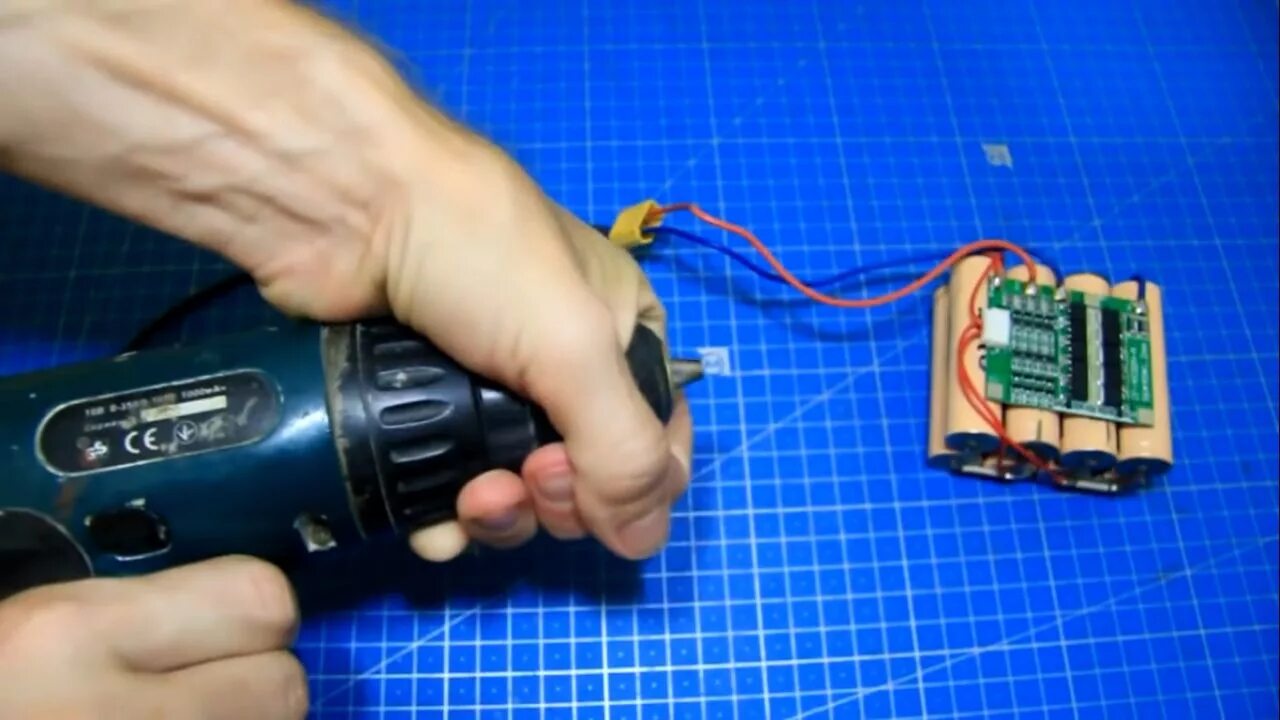 4 в. Переделка шуруповёрта на литиевые аккумуляторы 18650 12 вольт. Переделка шуруповёрта на литиевые аккумуляторы 14. Переделка шуруповерта интерскол 14. Шуруповерт переделка li ion.
