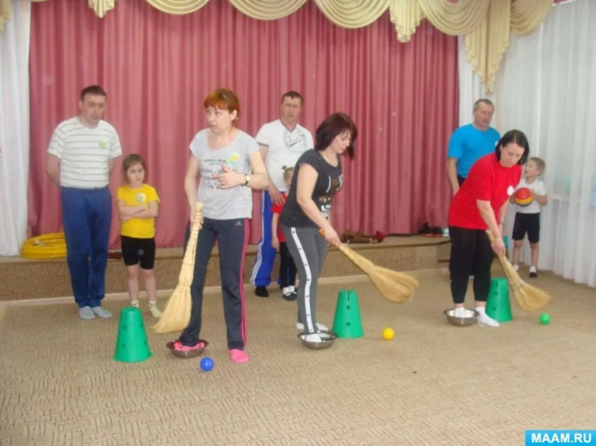 Спортивное развлечение с родителями. Спортивное развлечение в детском саду. Спортивные соревнования для детей в детском саду. Спортивное развлечение день отца в подготовительной группе. Весёлые старты для детей в детском саду подготовительная группа.