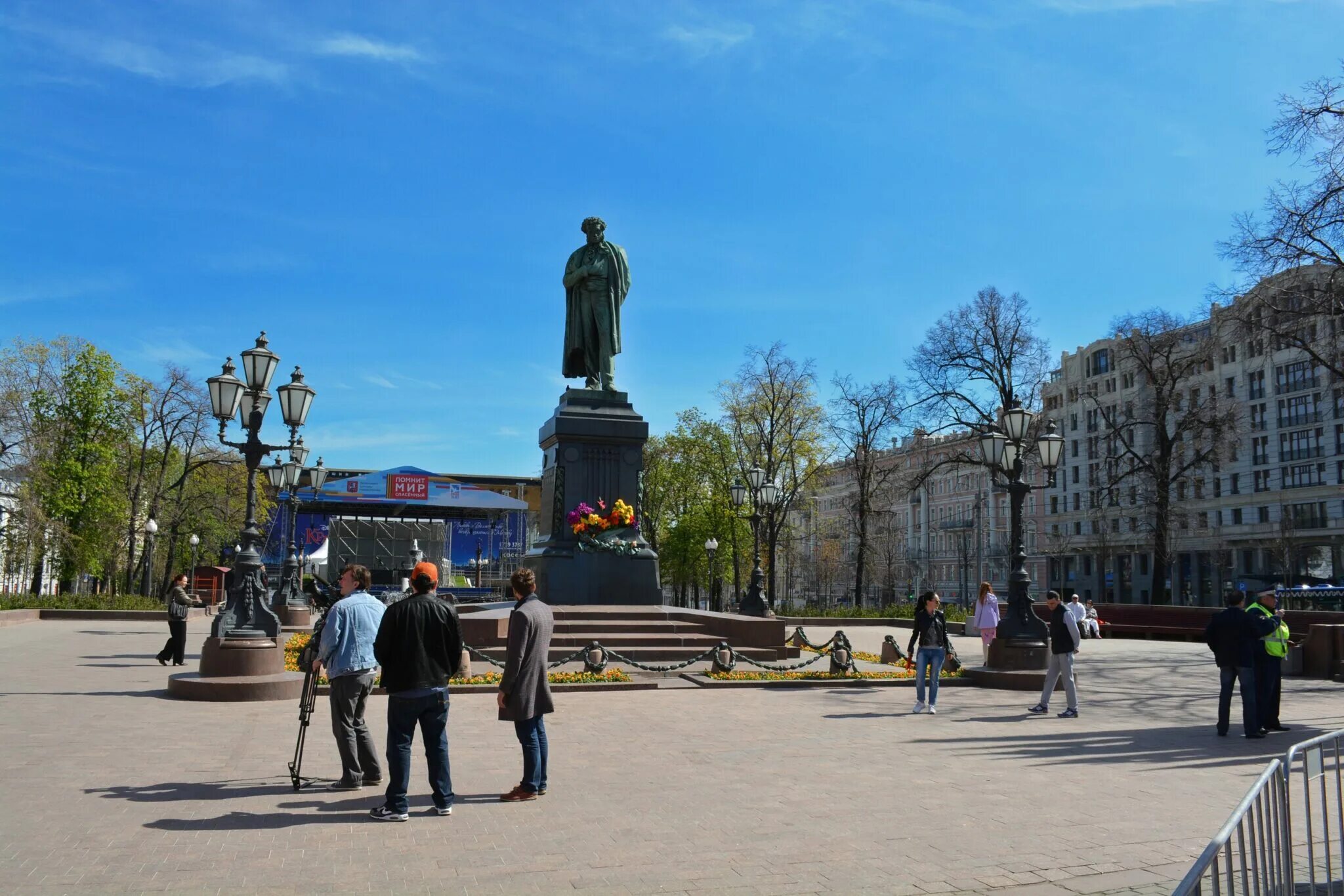 Площадь Пушкина в Москве. Москва Пушкинская площадь Пушкинский сквер. Памятник а. с. Пушкину (Москва, Пушкинская площадь). Тверская улица памятник Пушкину. Площадь ис