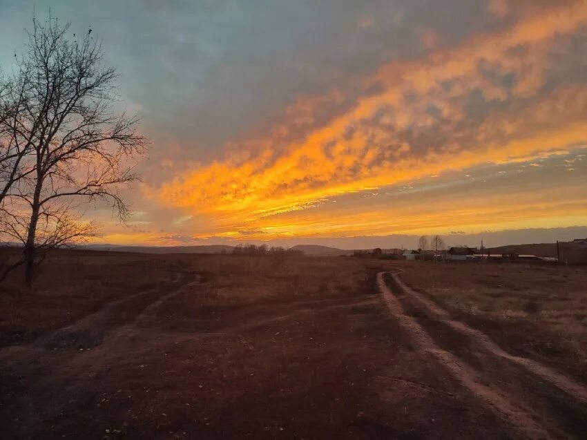 Солнечный красноярск дорога. Закат солнца Красноярск. Закат Солнечный Красноярск. Восход солнца в Красноярске. Поле за солнечным Красноярск.