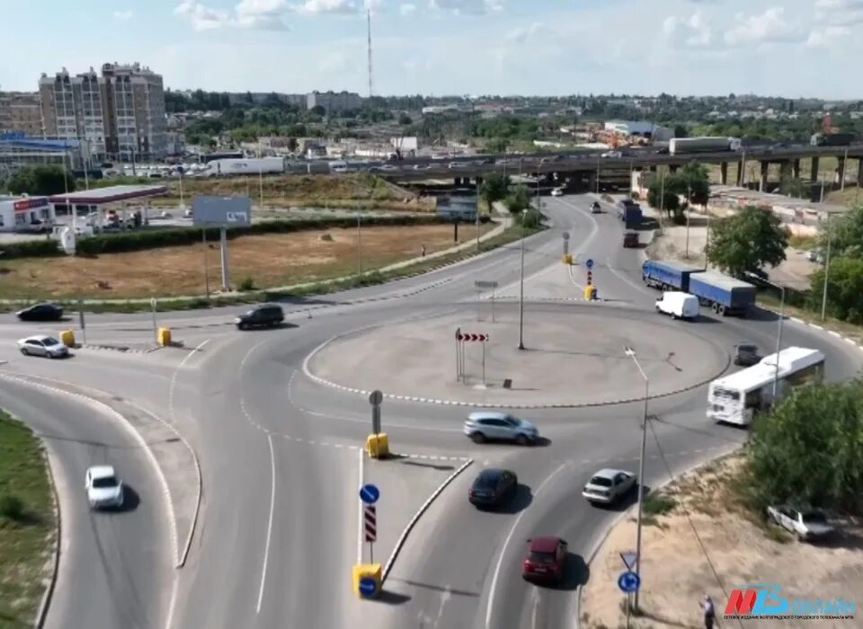 Движение волгоград телефон. Круговое движение на улице Пархоменко Волгоград. Благоустройство кругового движения. Кольцевой движение в Волгограде. Кольцевое движение Уфа.