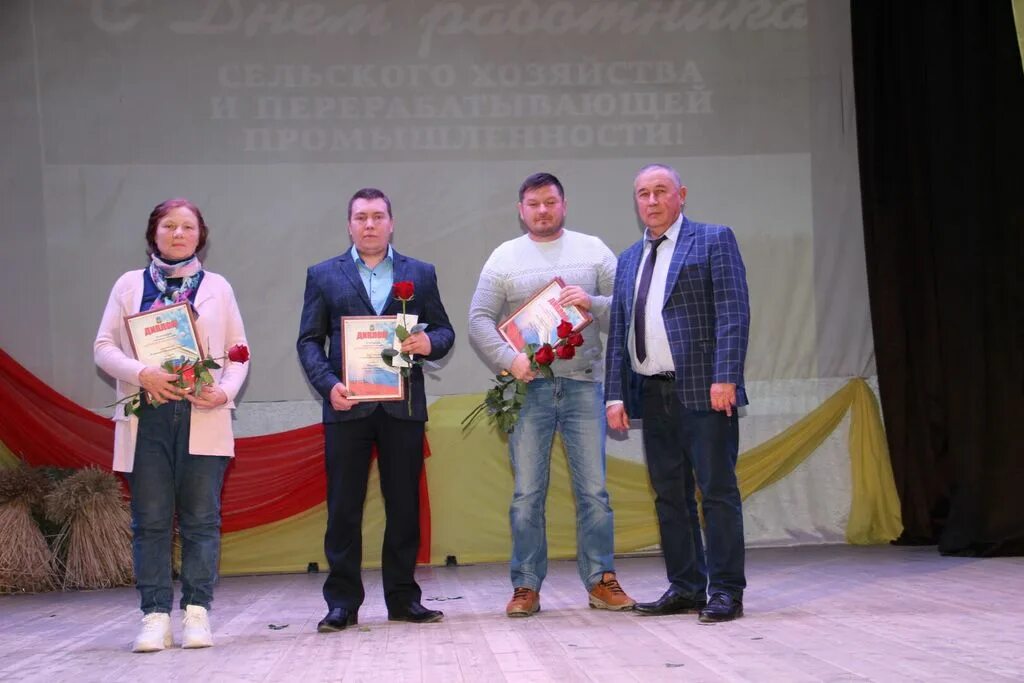 День сельского хозяйства тамбовской области. День работника сельского хозяйства 2019. Слет передовиков сельского хозяйства каргат. Ооо советское алексеевский район белгородская область. День сельского хозяйства и перерабатывающей 2022.