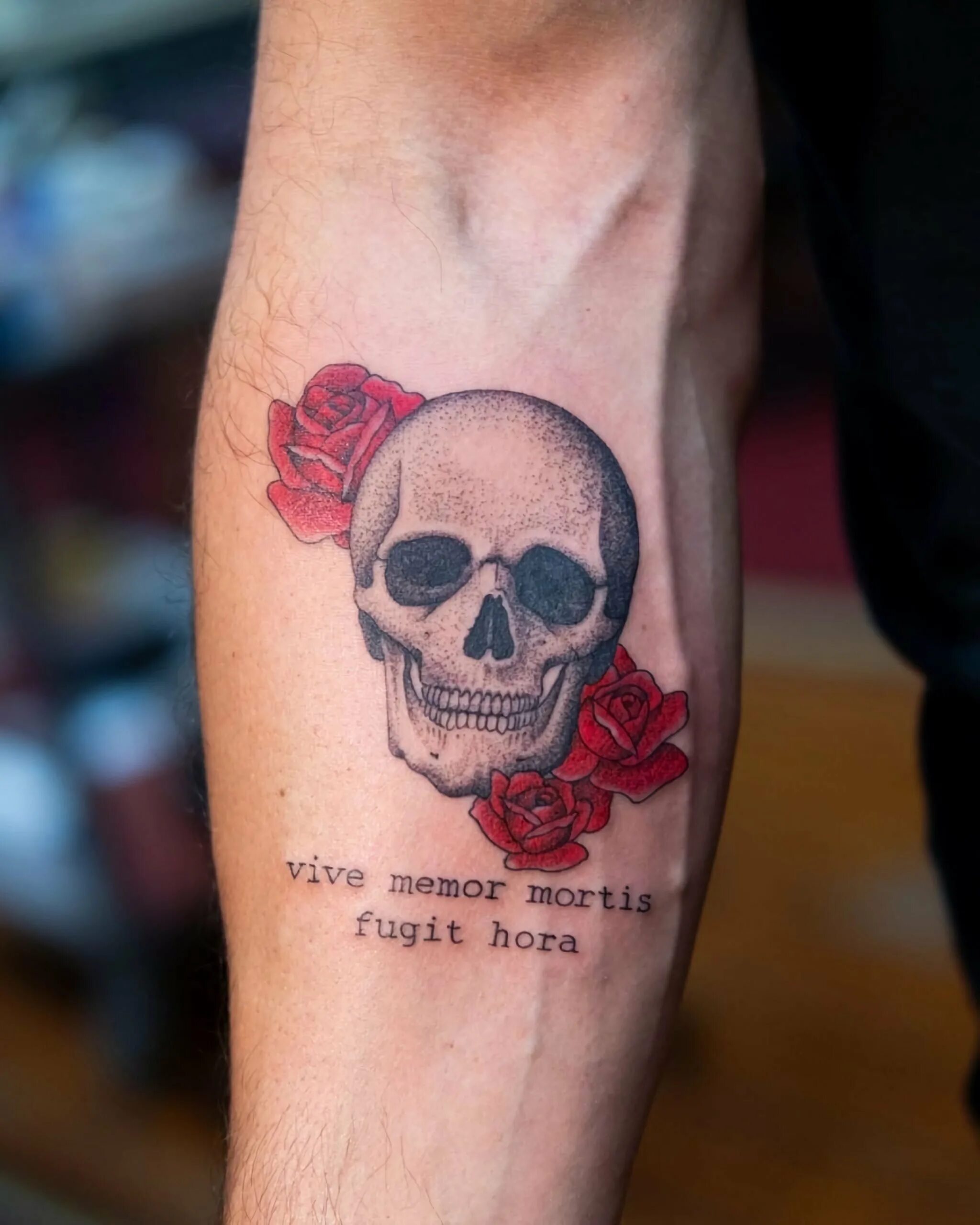 Memento mori memento vivere тату. Тату мементо мори значение. Тату моменто море мужские. Тату мементо мори значение. Тату мементо мори значение.