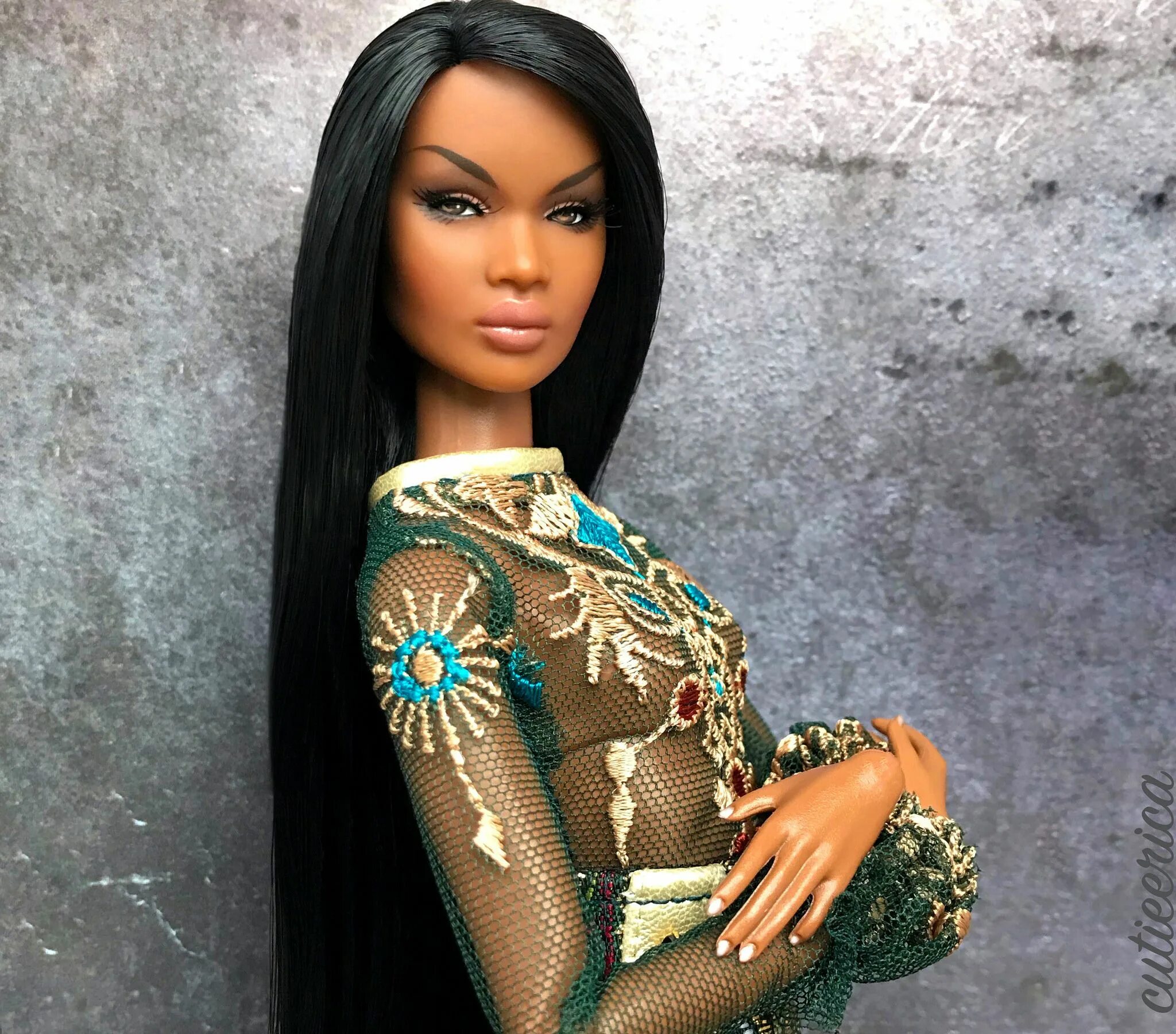 Кукла с афро кудрями. Кукла барби брюнетка. Duckie thot модель. Барби американ бьюти квин афро. Барби с темными кудрями.