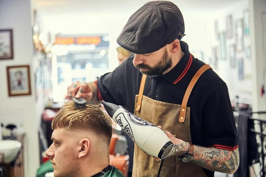 стрижка головы барбершоп. мойка барбершоп. Bond барбершоп. цель барбершопов. петербург барбершоп фрунзенский район парикмахерская.