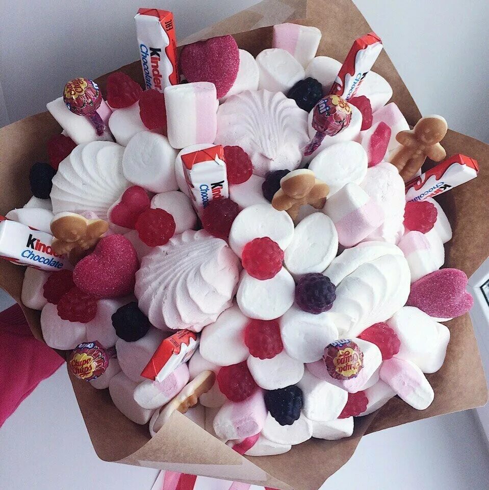 композиции из конфет для мужчин. подарки из. необычный подарок подруге на др. оригинальный подарок на день рождение фото. оригинальные подарки на день рождения.
