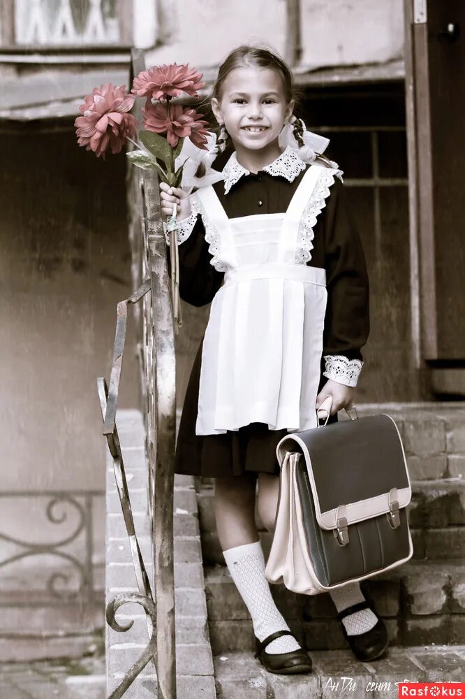 1 сентября девочка фото. Советская Школьная форма для девочек. Первоклассница. Девушки в Советской школьной форме.
