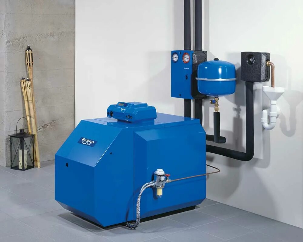 Дизельный котёл отопления для частного дома 80кв. Дизельный котел. Отопление на солярке. Отопление в частном доме. Котельная будерус в частном доме.