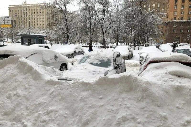 Сильный снегопад будет сегодня. Снегопад в Москве. Сильнейший снегопад в Москве. Большой снег в Москве. Огромные сугробы в Москве.