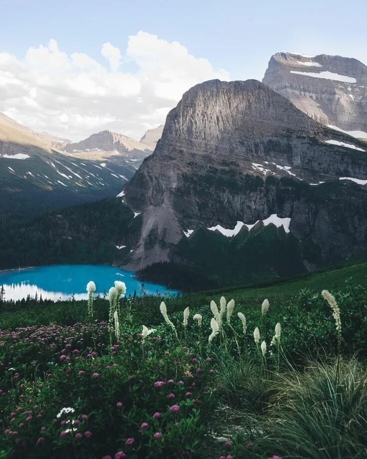 The mountains in are beautiful. Парк Глейшер Монтана. Глейшер (национальный парк, США). Глейшер (национальный парк, Канада). Штат Монтана горы.