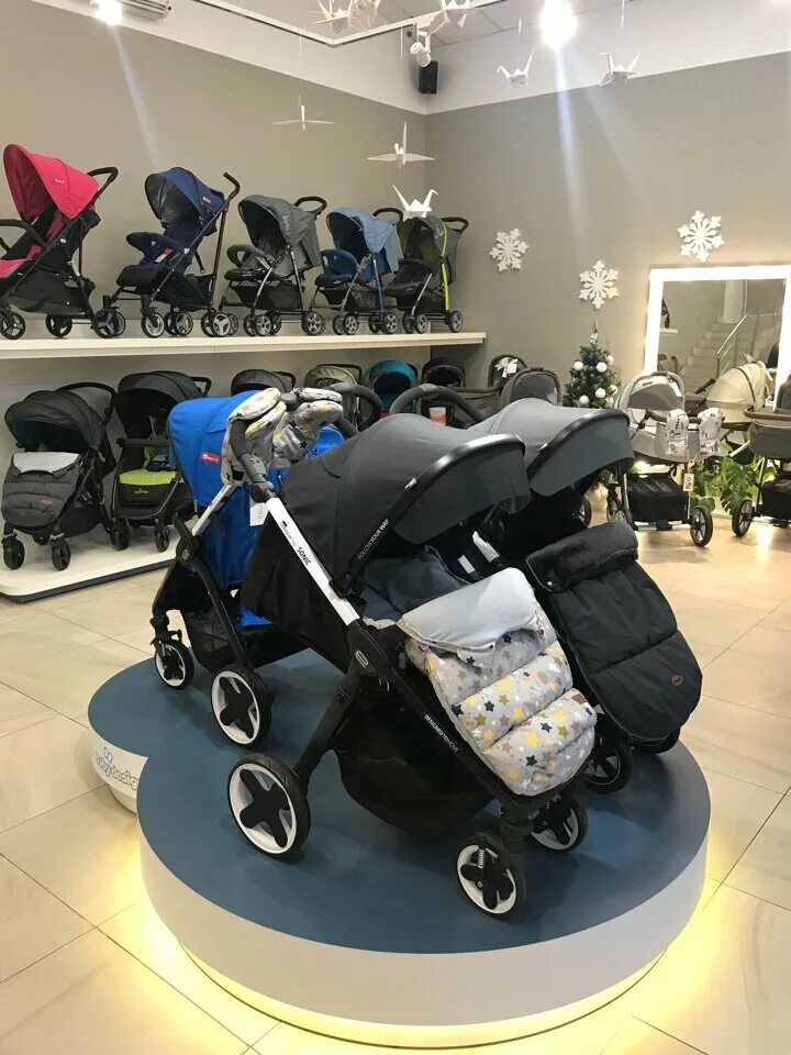 детский магазин колясок. самый большой магазин колясок. детский магазин колясок. мир колясок. детские коляски в магазине.