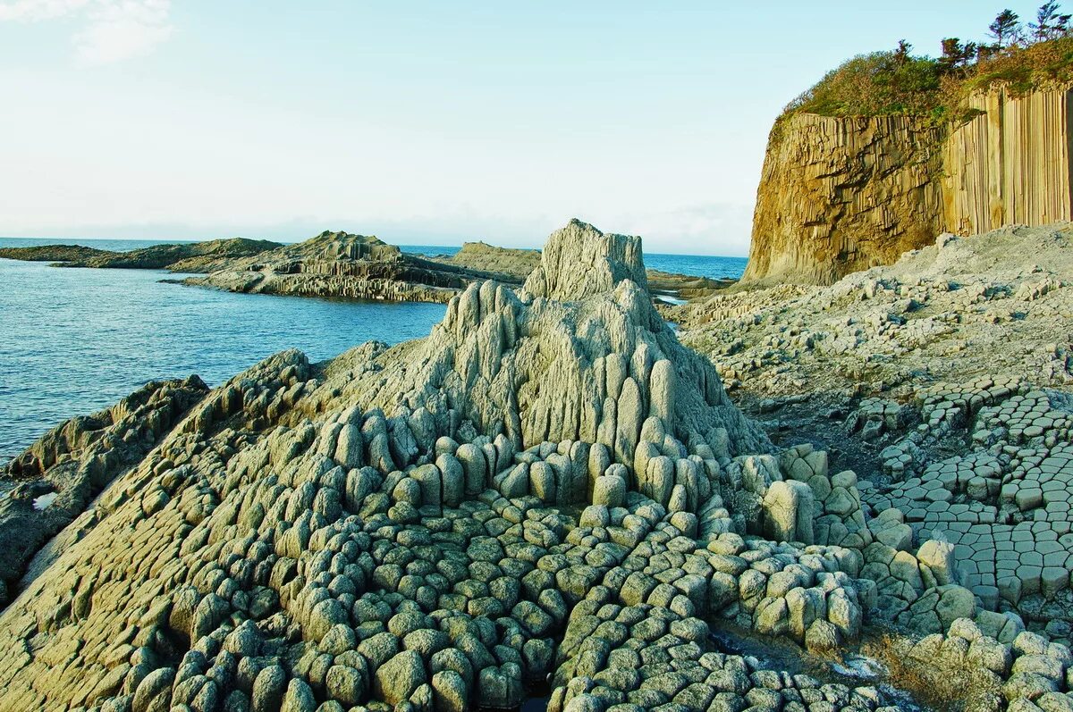 Уссурийский залив бухта стеклянная. Камни дальнего востока. Вятлина пирамиды владивосток. Бухта стеклянуха владивосток. Бухта стеклянуха владивосток.