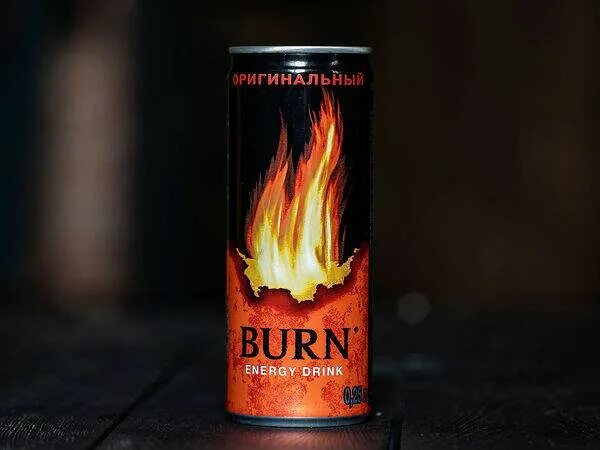 Энергетические напитки берн энерджи дринк. Энергетик дерни 0,5л 1/12 мохито. Энергетик burn лимонный лед. Берн. Burn.