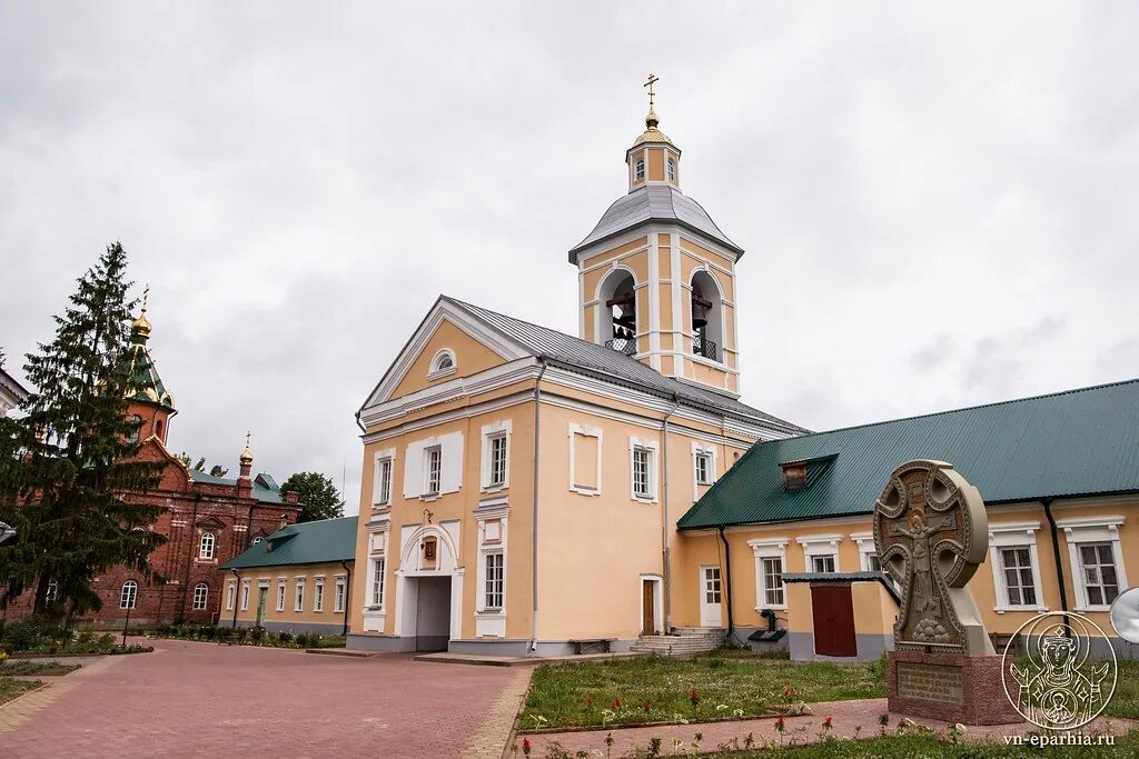 Сайт боровичи новгородский область. Боровичи монастырь. Боровичский Свято-духов монастырь. Боровичский Свято-духов мужской монастырь Боровичи. Монастыри в Боровичах Новгородской области.