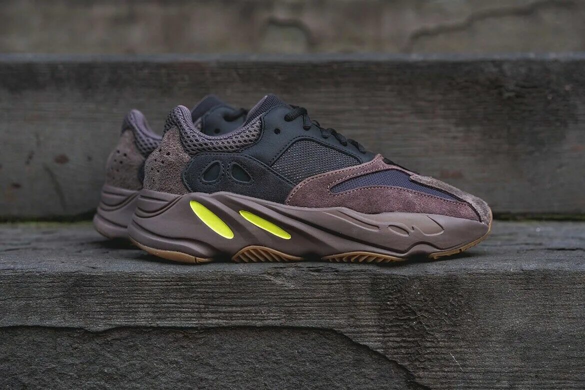 Изи буст 700 v2 би изи. Adidas Yeezy Boost 700. Adidas Yeezy 700. Adidas Yeezy Boost 700 Mauve. Adidas Yeezy 700 v1.