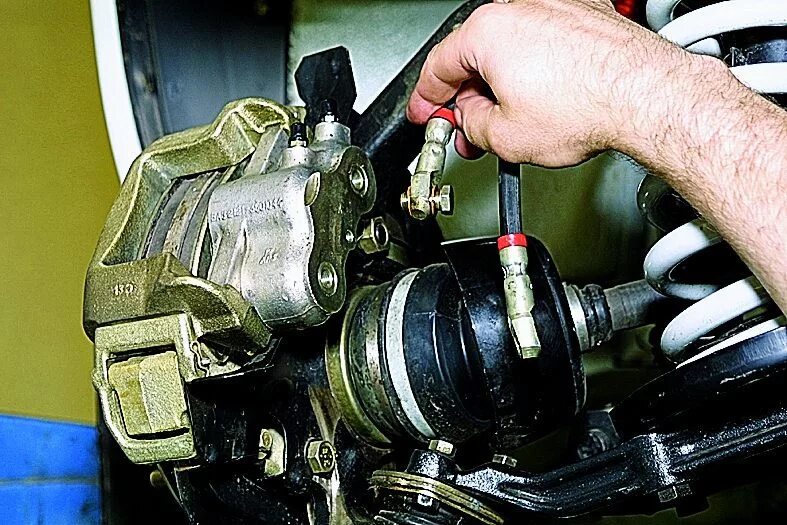 Как поменять тормозной цилиндр на ниве передний. Тормозной суппорт ваз нива 21213. передние тормоза ваз 21213. тормознаясисьеманива2131. передний тормоз ваз 21213.