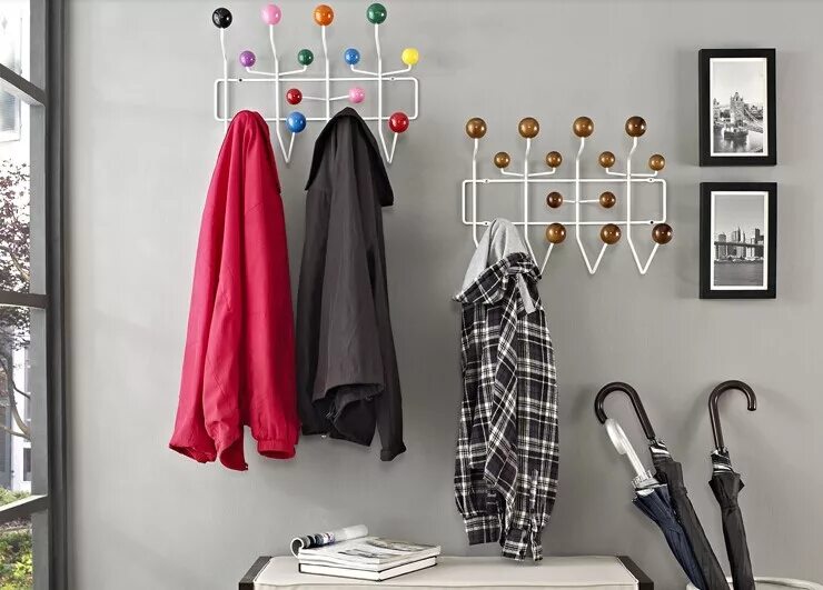 Лайфхак с вешалками для одежды. Вешалка для одежды в шкаф. Вешалка для одежды в шкаф. Хранение вешалок для одежды. Лайфхаки с вешалками для одежды.