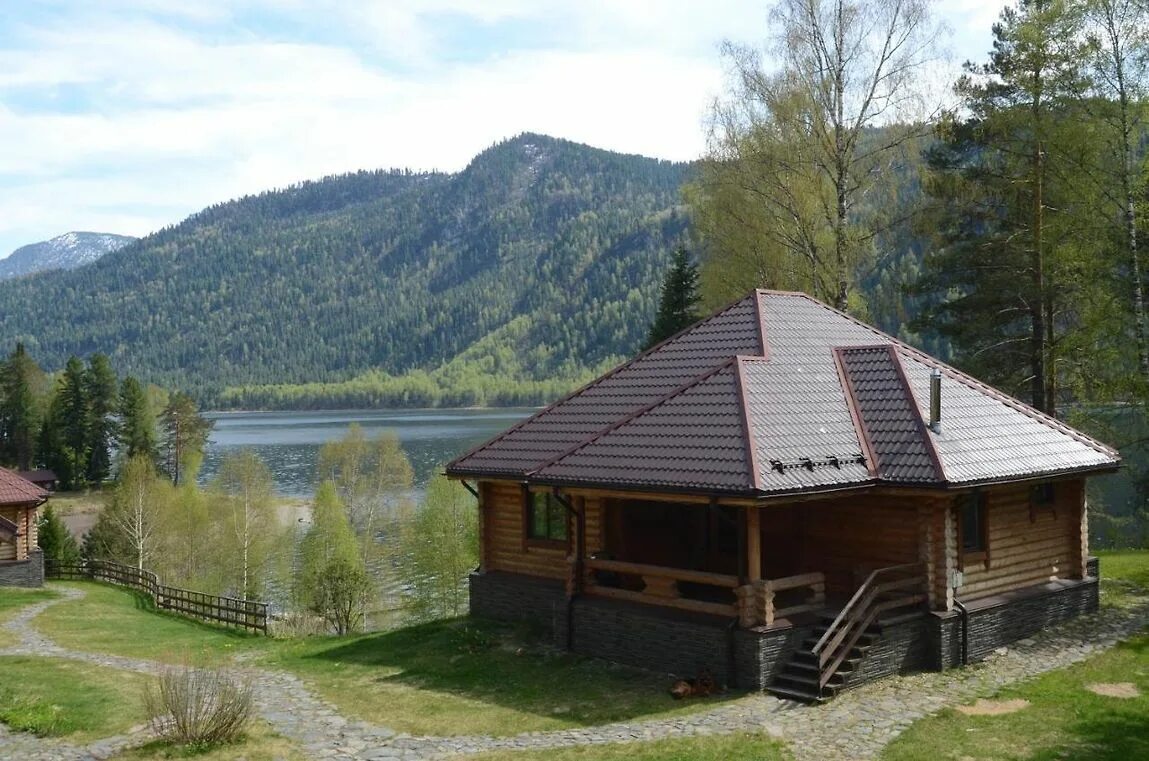 Турбаза «бухта весёлого роджера». Лето кафе бирюзовая катунь. Бухта алтай. Каменный залив на телецком озере. Бухта алтай.