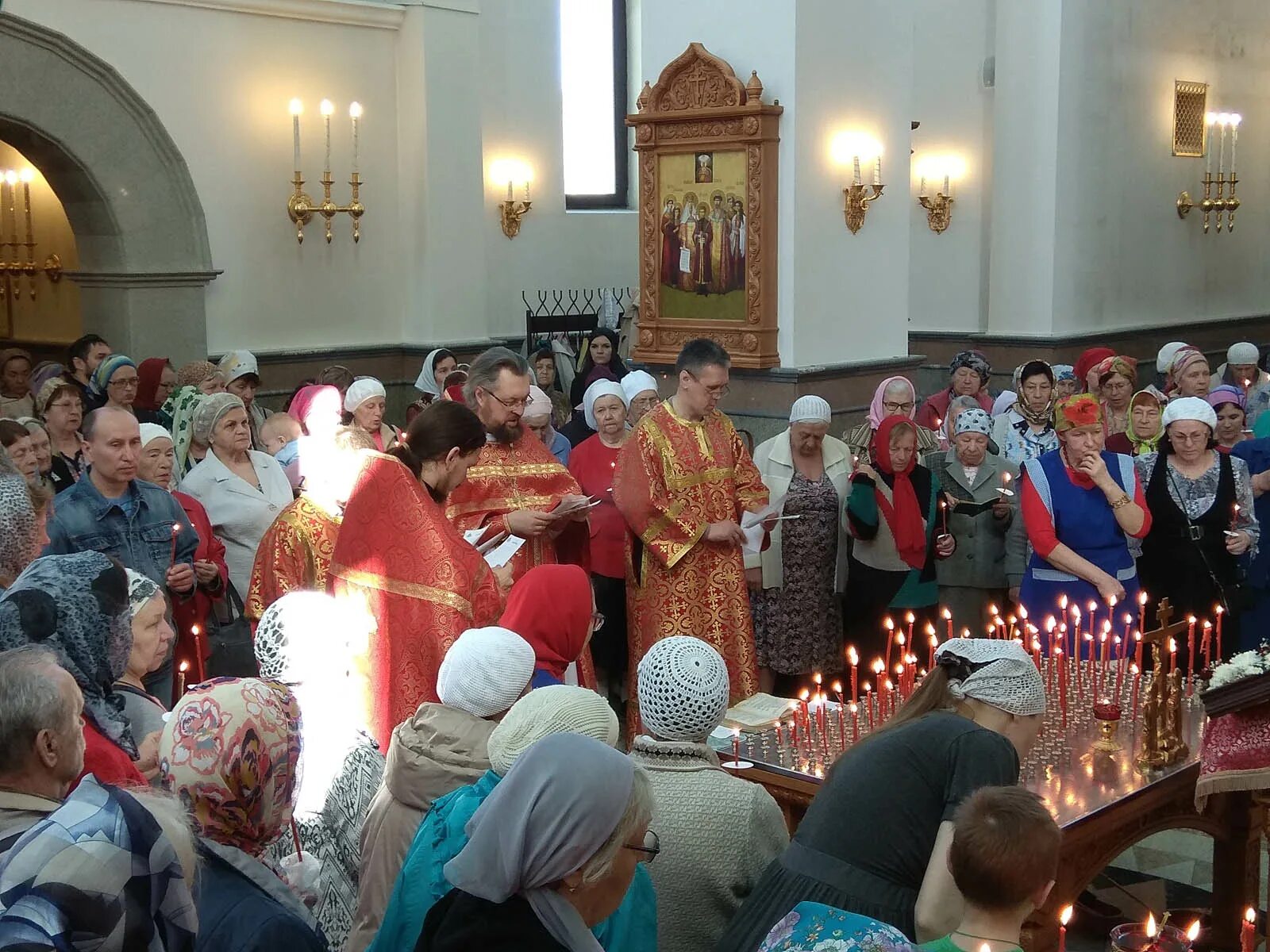 Поминки на пасху. Церковные праздники в которые ходят на кладбище. 4+Декабря+-+церковный+праздник. Священник забирает приношения. Приношения на поминальный стол в церкви.