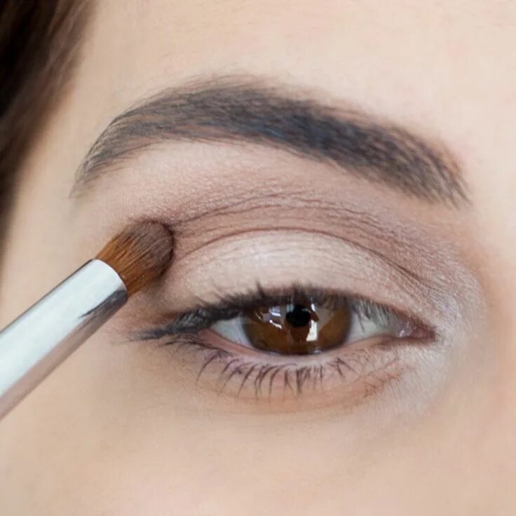 Как накрасить глаза коричневым карандашом Get creative with your eye look and add a purple accent using #colortattoocrayon
