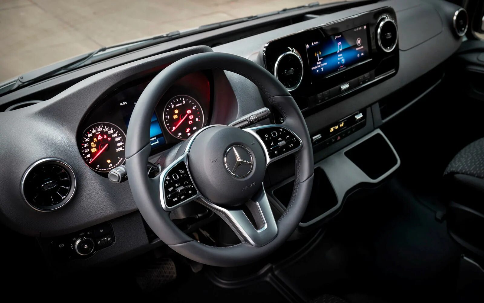 Торпеда 2019. Mercedes Sprinter 2020 Interior. Мерседес Спринтер 907. Мерседес-Бенц Спринтер 2018. Mercedes-Benz-Sprinter 2020 интерьер.