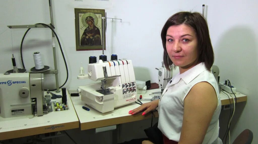 закройщик одежды. закройщик по готовым лекалам. закройщик пятигорск. униформа для закройщика. закройщик пятигорск.