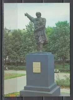 В каких городах установлены памятники минину