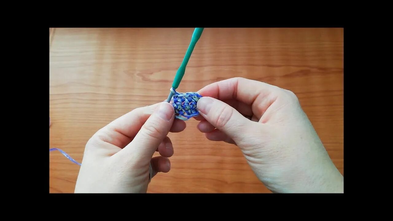 Гусеничка крючком для мочалки. Ручки для мочалки крючком. ручки для вехотки крючком. ручки для мочалки вывязанной крючком. ручки для мочалки крючком гусеничка.