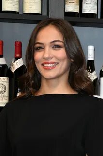 Gloria Radulescu - "Le tre rose di Eva 4" Povie Photocall in Rome...