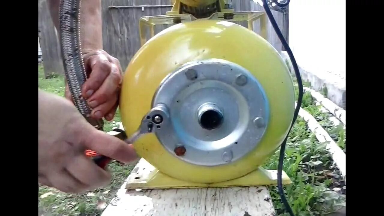 Груша для насосной станции. Как поменять грушу в станции. Резиновая мембраны гидрофора для насосной станции даб 82. Меняем грушу в насосной станции. Ремкомплект груша водяная станция.