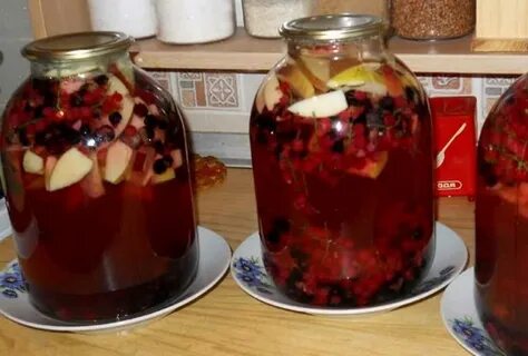Компот из клубники и красной смородины