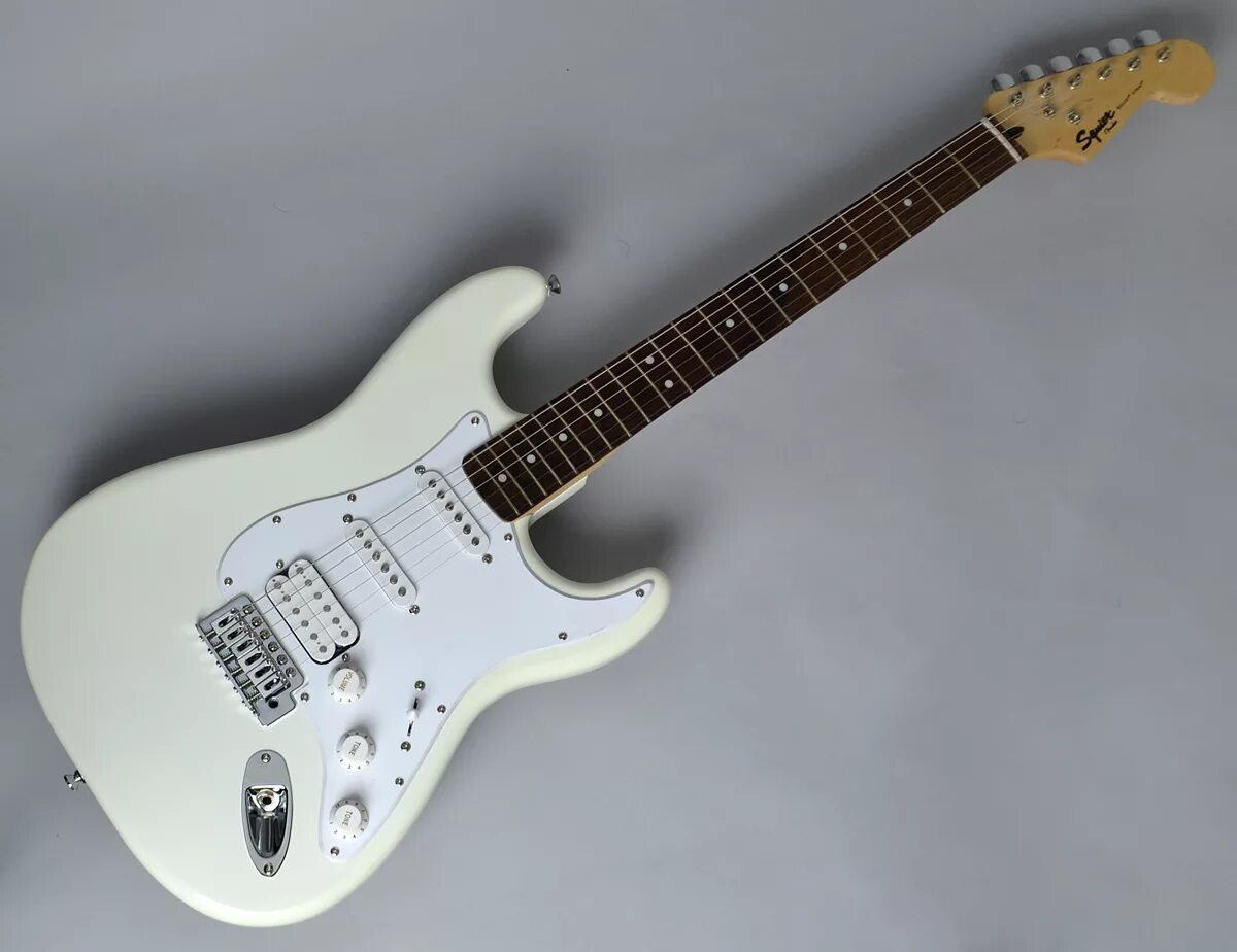 Bullet stratocaster. Электрогитара Fender Squier Bullet. Электрогитара Fender Squier Bullet Stratocaster Tremolo HSS. Squier Bullet Strat Tremolo HSS. Электрогитара Squier Bullet Strat Tremolo HSS White.