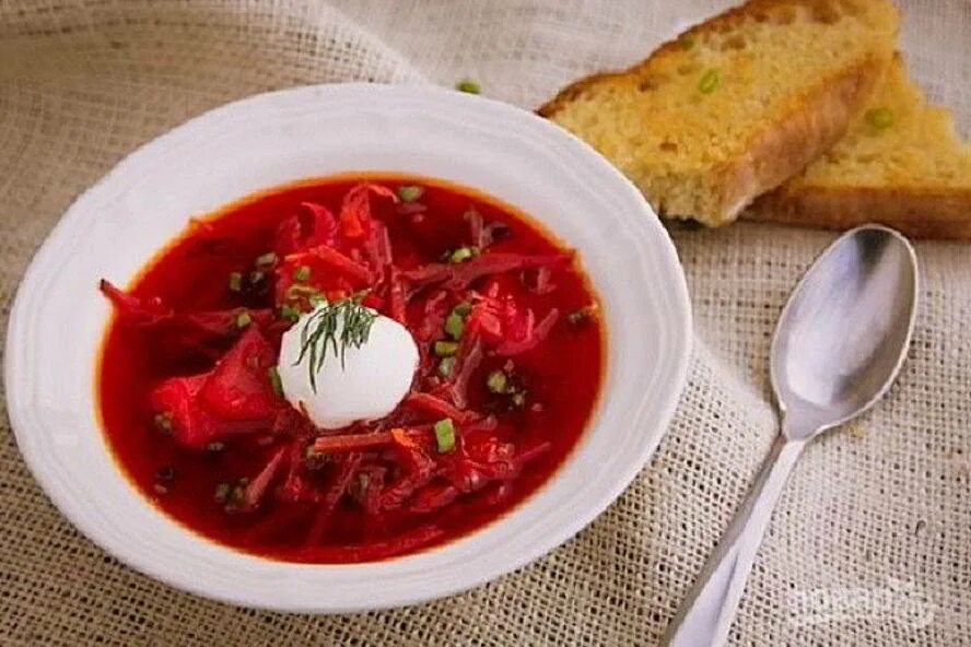 Борщ с говядиной рецепт и свежей капустой. Борщ из пекинской капусты. Белорусские холодник (свекольник). Борщ вегетарианский. Борщ со свеклой.