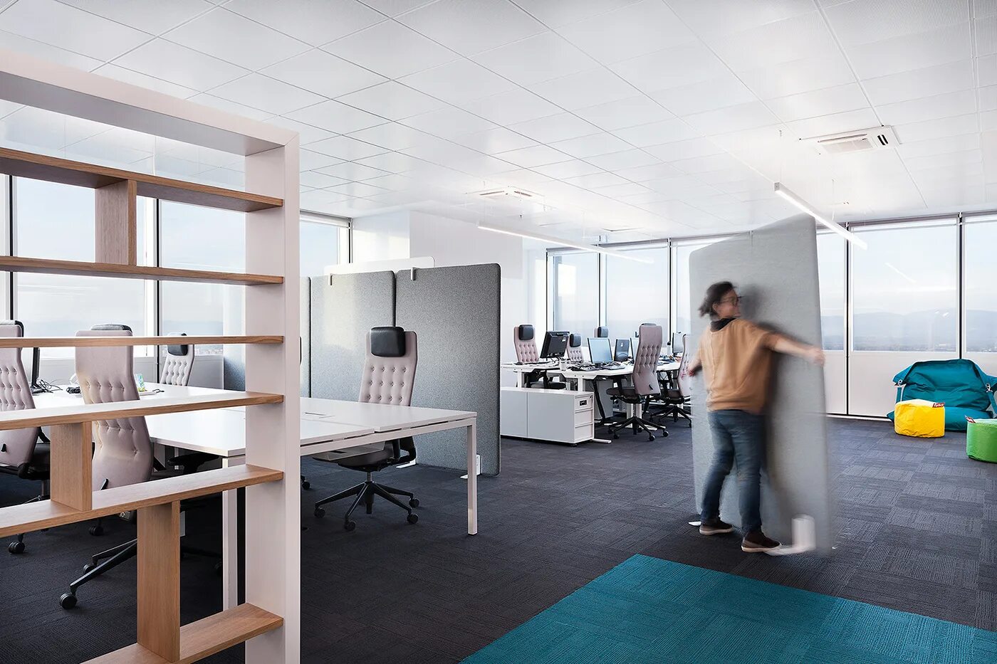 Озеленение опен спейс. Интерьер офиса. Коворкинг офис. Интерьер офисного помещения. Смарт офис коворкинг.